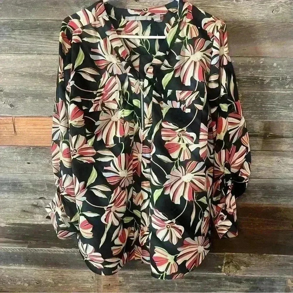 Valerie Steven’s Women’s Floral Shirt - Picture 7 of 7